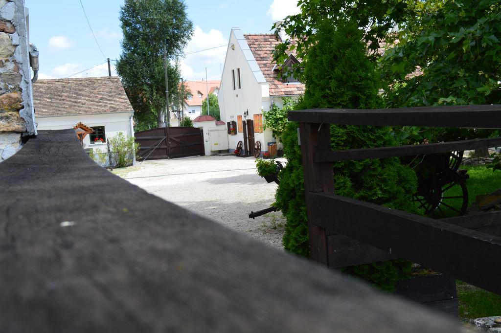 Edvy Malom Fogado Barokk Udvarhaz Pápa Exterior foto